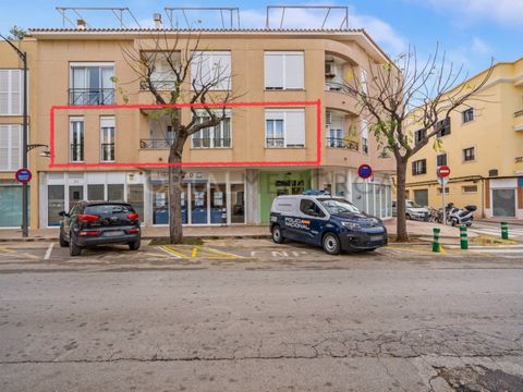 Exclusive to Portal Menorca! Spacious Flat for Sale in Passeig Sant Nicolau Street Find your new home in this charming flat, perfectly located in an exclusive building with just eight dwellings. Set on the first floor, the property provides 112 m² of...