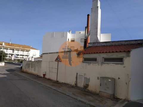 Terreno Urbano com 602m². No centro de Vila de Vila Nova de Cacela em Vila Real de Santo António. Excelente oportunidade de investimento. Possibilidade de contruir um prédio com apartamentos e garagem. Possibilidade de construir uma grande moradia co...