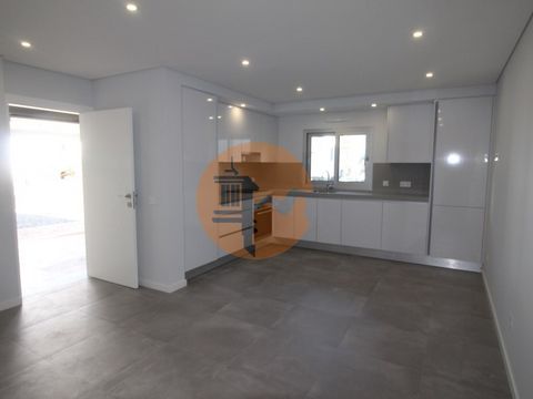 New T2 Apartment for Sale in Monte Gordo - Largo da Igreja Location: Monte Gordo, at Largo da Igreja, a central and privileged area. Property Details: Usable area: 72 m² Private Garage: 21 m² with direct access to the apartment 2 comfortable bedrooms...