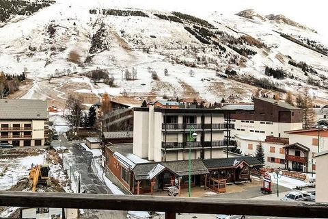 Geef uw bergvakantie in het gebied van de 2 Alpen een boost: Studio, perfect licht en functioneel, met: een badkamer, een berghoek met stapelbedden, een perfect uitgeruste keuken, een gezellige woonkamer met een slaapbank, een skikluis maakt het gehe...