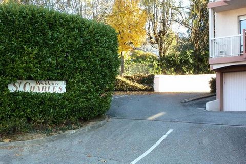 Am Boulevard de Chantemerle 6 in Aix les Bains Miteigentum an zwei hochwertigen Gebäuden aus dem Jahr 1981, nur einen Steinwurf vom Gesundheitszentrum entfernt Es liegt 50 m von den Thermalbädern von Chevalley, 1 km vom Bahnhof, 600 m vom Casino, 2,5...