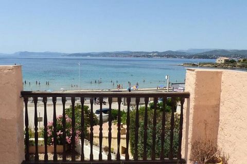 Vollständiger Meerblick, Residenz mit Blick auf den Strand (10 m), alles zu Fuß, 500 m vom malerischen Hafen von Brusc mit seinen Fischern, Restaurants, Bars, dem provenzalischen Markt, dem Pier mit Verbindung zur Insel Embiez ... Absoluter Charme. S...