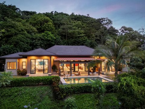 L’une des deux seules villas La Peninsula restantes sur l’île privée de Pearl Island, la Villa 6, conçue par Hart Howerton, comprend deux structures : la maison principale et une remise à calèches. La maison principale dispose de plafonds ventilés à ...