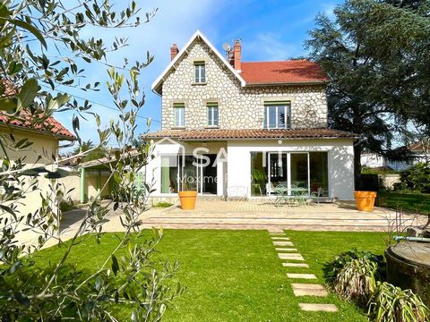Maison Bourgeoise 6 chambres 260m² avec piscine