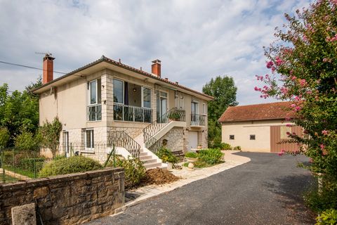 Maison familiale avec studio indépendant, vue sur les tours Saint-Laurent.
