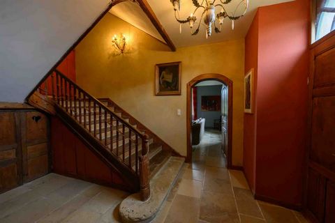 Ensemble immobilier empreint de charme, d'authenticité et d'une élégance discrète.
