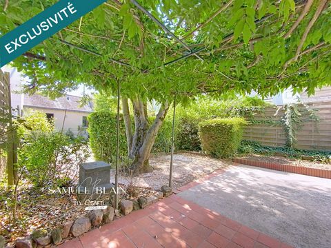 Maison de ville, 5 chambres, cheminées, jardin, garage double.