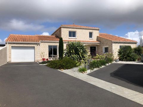 Belle propriété a Brem sur mer