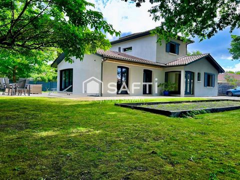 Superbe maison moderne avec piscine, grand carport 4 voitures et dépendance