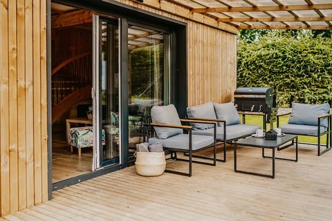 W miejscowości Nadole położonej nad Jeziorem Żarnowieckim na Gości czekają trzy nowo wybudowane domki całoroczne, każdy z nich o powierzchni aż 100 m². Nasze domki wpisują się w standardy ekologicznych budynków energooszczędnych. Ich nowoczesna archi...