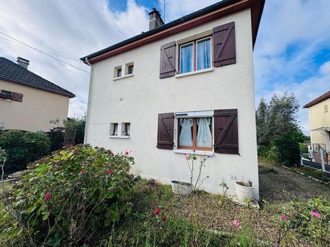 Venez découvrir cette jolie maison d'une surface de 82 m² habitables dans un secteur calme et proche des commodités de la commune de Coulanges Les Nevers. Située dans un rue calme et verte, à proximité des écoles, supermarché, pharmacie, médecin,...,...