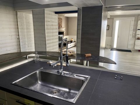 MAISON DE VILLAGE - 4 CHAMBRES - GRAND ATELIER - ECOLE ET BUS SCOLAIRE