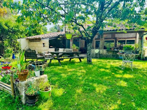 MAISON EN PIERRES AVEC ACCÈS A LA SÈVRE