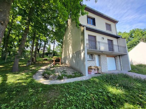 Maison familiale sur terrain arboré en centre ville