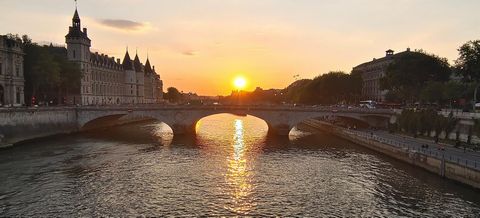 Luminosité et calme absolu au dernier étage