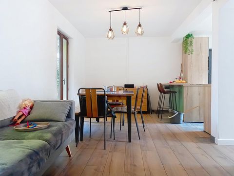 Très belle maison de 5 pièces avec un séjour, 4 chambres, une salle de bains, un WC, une garage et une jardin.