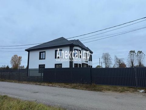 1704883 Участок общей площадью 12 соток состоит из двух сдвоенных участков по 6 соток каждый, что предоставляет уникальную возможность для планировки: можно выделить отдельную зону для сада, игровую площадку и большую территорию для отдыха с беседкой...