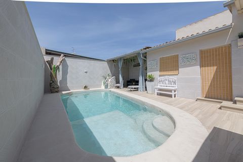 Encantadora casa en Navahermosa - Sierra de Yeguas (Málaga). Tiene capacidad para 6+4 personas. Los encantadores exteriores de esta casa están pensados para que disfruten del clima del sur. En la terraza encontrarán una piscina privada de sal de 5x2....