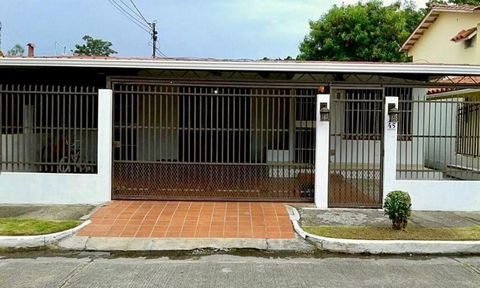 Maison de 1 niveau avec de bonnes finitions, dans un quartier résidentiel agréable. - 3 chambres - chambre principale très spacieuse avec dressing et salle de bain privée. - Dem - 2 salles de bains - Chambre - Salle à manger - Buanderie - Blanchisser...