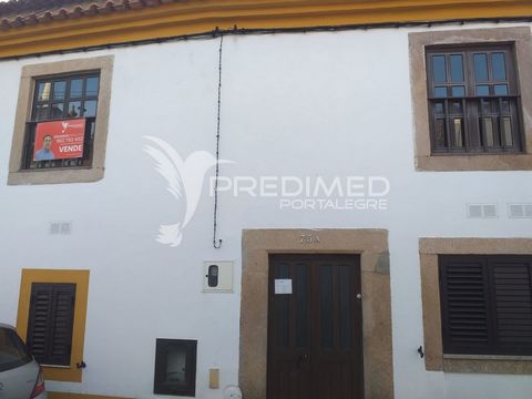 Apartment T2 +1, in the center of Alpalhão. It has kitchen, 2 rooms, 2 bedrooms, toilet, storage and attic. It needs some refurbishment.
