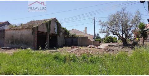 Region: Silver Coast; Location: Alcobaça Detached single-story house for remodeling, with 7,110m2 of land. Located one kilometre from Alcobaça, in a quiet area with beautiful views of the city. Near the beaches of Nazaré and São Martinho do Porto Bay...