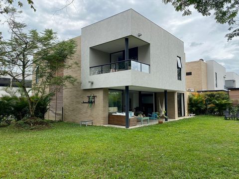       VERKAUF EINES NIEDLICHEN UND MODERNEN HAUSES IN PANCE   Anwesen vor 2 Jahren von Jaramillo Mora auf 2 Ebenen gebaut, Ecke mit schönen Oberflächen   Das Haus besteht aus Wohnzimmer, Esszimmer, ausgestatteter Küche, zusätzlichem Esszimmer, sozial...