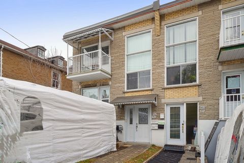 Semi-detached and renovated duplex, (legally registered as a duplex, but possibility of converting into a triplex). The property is in very good condition, located in a beautiful area. Located in Ahuntsic/Cartierville two blocks from Fleury Street (h...