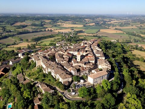 Welcome to the splendid South-West region, where the art of living, gastronomy and strong values meet. Nestled north of Montauban, with an exceptional view of a medieval city among the most beautiful villages in France, discover this large cottage wi...
