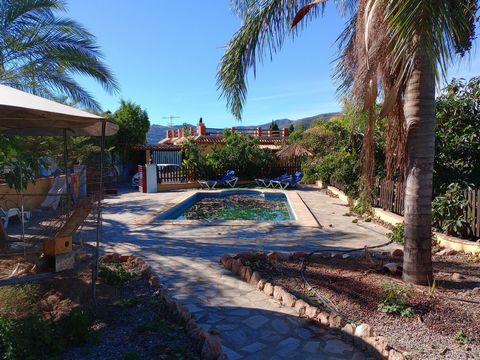 Cortijo in excellent condition with 2 double and 2 single bedrooms, 2 bathrooms, large living room with fireplace, large private kitchen, large south facing terrace and sea views, another terrace overlooking the pool, barbecue area and avocado plot i...