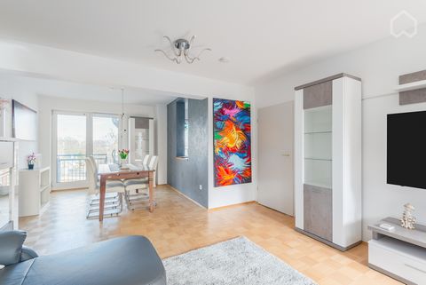 Quiet, cozy and very well equipped... comfort apartment in the center of the state capital Mainz, Spacious, bright, light-flooded living and dining room, with large-screen TV, 3- and 2-seater couch with armchair, large dining table for 6-8 people. Th...