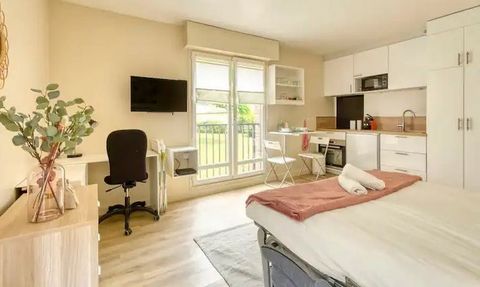 This accommodation offers a variety of amenities to make your stay comfortable and convenient. The bathroom is equipped with a hairdryer, shampoo and hot water. The room includes bed linen, towels, soap and toilet paper. You'll also find hangers and ...