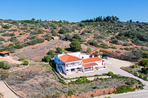 This property is located between Burgau and Salema and close to the Cabanas beach. It encloses a villa with a basement and garage. The accommodation comprises a hallway that leads to all areas, a living room with a dining area, a fitted kitchen, 3 do...