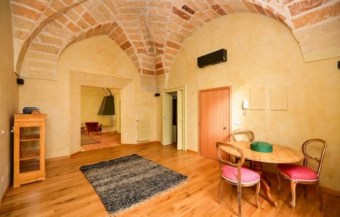 LECCE One of the most prestigious streets of the historic center, namely Corso Vittorio Emanuele, very close to Piazza Sant'Oronzo and the Church of Sant'Irene, is a large and elegant apartment of about 285 sqm commercial surface with terrace and pri...