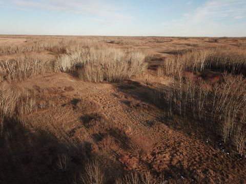 Escape to the tranquil beauty of the Sandhills in McHenry County, North Dakota, with this remarkable property offering prime hunting, recreational and grazing opportunities. Located in the heart of the scenic Sandhills region, this expansive 640 parc...
