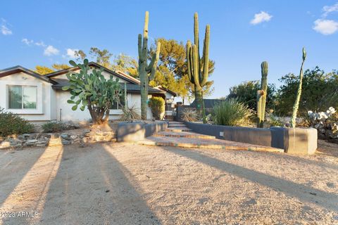 TWO SINGLE FAMILY HOMES: Stunning 2.5 Acre Estate with TWO fully Remodeled Homes and a Luxurious Pool & Outdoor Kitchen Oasis. PERFECT for extended family or Airbnb investment opportunity. Welcome to your private paradise! This exceptional 2.5-acre e...