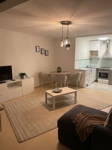 This bright and spacious apartment at Beethovenstraße 12 offers you a pleasant living ambience with the following highlights: Large and cozy living room: the living room has generous windows that provide an abundance of natural light and offer an inv...