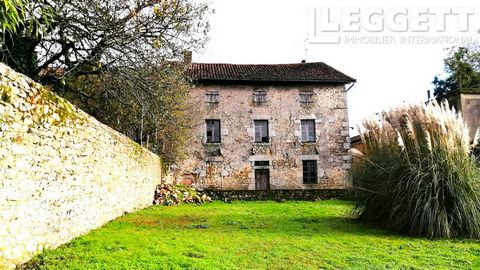 A25637ARO87 - Great potential “family property, commercial with living space, workshop, bed and breakfast etc” In the center of a pretty village with amenities. At the crossroads of La Haute Vienne, Charente and the Dordogne. Information about risks ...