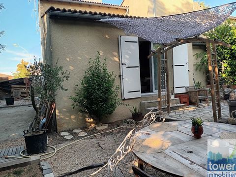 Close to the city centre, 10 minutes walk, popular DOMAIRON area of Carcassonne. House with 3 south facing faces, 80 m2 approximately, 1 floor, not overlooked on the L-shaped garden, with swimming pool. Without any technical work, recent contemporary...