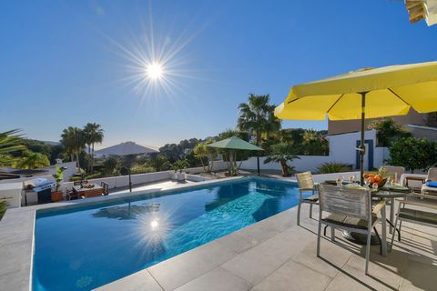 Villa in Moraira, Costa Blanca, Spain with private pool for 6 persons. The house is situated in a residential beach area and at 3 km from the beach. The house has 3 bedrooms and 2 bathrooms. The accommodation offers privacy, a garden with gravel and ...