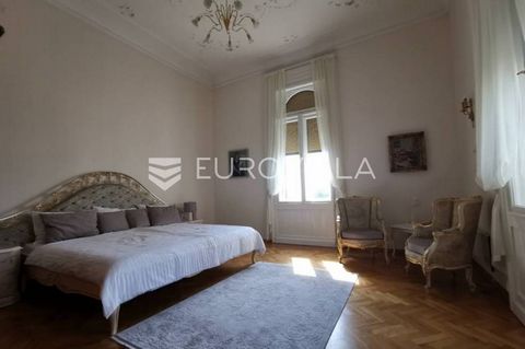 Luxurious apartment in a beautiful villa on the 1st floor located in the very center of Opatija, NKP 118 m2.It consists of two spacious bedrooms, one of which has its own bathroom and toilet, a living room, a kitchen, a dining room and a hallway with...