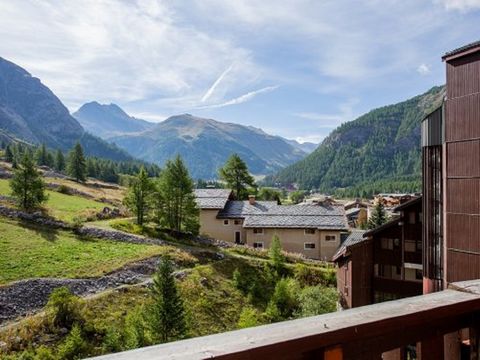 Val d'Isère is a resort renowned for its ski area, the Espace Val d'Isère/Tignes, which is highly appreciated by winter sports lovers from all over the world. Located at the entrance to the resort, the residence is right next door to cable car and 20...