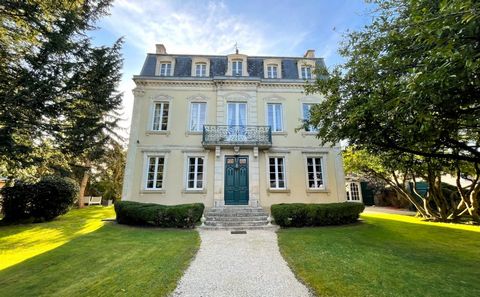 This charming Maison de Maitre is located in the heart of a pretty Gers town. Close to the market square, you could take part in local activities while enjoying the tranquility of the place. The outbuildings offer commercial potential and allow you t...