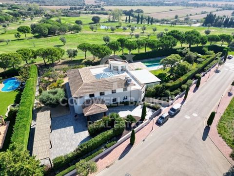 This impressive luxury home is located in Golf de Peralada, in the Alt Empordà and offers an exceptional living experience. With a built surface area of 1818.36 m2 on a plot of 3,442 m2, this residence boasts a wide range of technical features and co...
