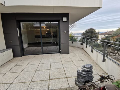 Dpt Haute Savoie (74), à vendre EVIAN LES BAINS appartement T3 de 65 m2 vue lac