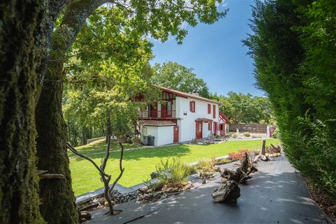 House of 137 m² on its land of approximately 2900 m², in absolute calm. It is composed as follows: - On the ground floor, a large living room with its wood stove and an open kitchen. In addition, a room and its adjoining bathroom that can easily beco...