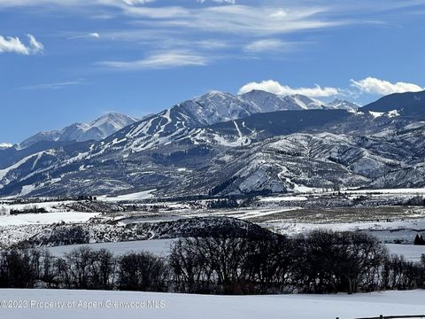 One of the best view sites in Chaparral Ranch, with panoramic vistas spanning from Aspen to Mt. Sopris. The lot includes plans for a timeless mountain contemporary home designed by Poss Architecture that have been approved by Chaparral HOA. The plann...