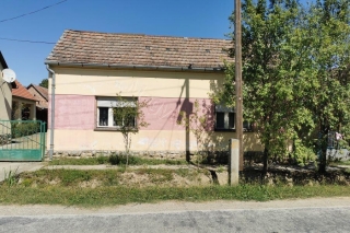 Price: €15.167,00 Category: House Area: 82 sq.m. Plot Size: 4906 sq.m. Bedrooms: 2 Bathrooms: 1 Location: Countryside £13,200 All-in costs, excluding 4% tax Located in the south of Hungary and not far from the Drava. Ideal for fishing enthusiasts. Th...