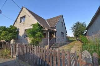 Price: £22,085.00 Category: House Area: 180 sq.m. Plot Size: 2281 sq.m. Bedrooms: 5 Bathrooms: 2 Location: Countryside £22.085 All-in costs, excluding 4% tax Great stone built house with lots of space and opportunities. In good condition. The house i...