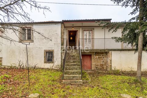 Identificação do imóvel: ZMPT563736 In the heart of the Alto Douro Wine Region, situated in the center of Alijó village, is this dwelling comprising 8 rooms, a garden, and a cellar with 2 wine presses.The property, with a gross construction area of 2...