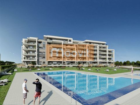 Apartamento T2 de Luxo, Frente ao Mar, 174m2 no empreendimento LOS CAMALEONES. O complexo está localizado à beira-mar numa das áreas mais exclusivas e privilegiadas de Isla Canela e beneficia de acesso direto ao passeio marítimo e à magnífica praia d...